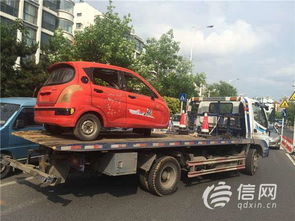 老年代步車長(zhǎng)期占用停車位，交警取證后依法拖移，行業(yè)亂象亟待治理